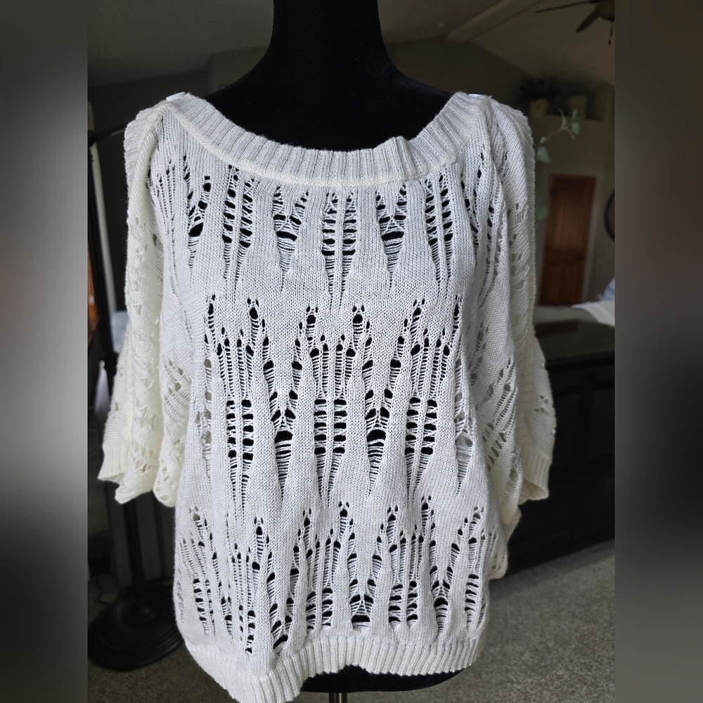 TEA N ROSE - Elegant White Knit Sweater -Size Large